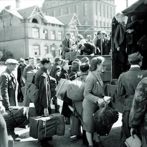 Displaced_Persons_and_Refugees_in_Germany_BU6643.jpg
